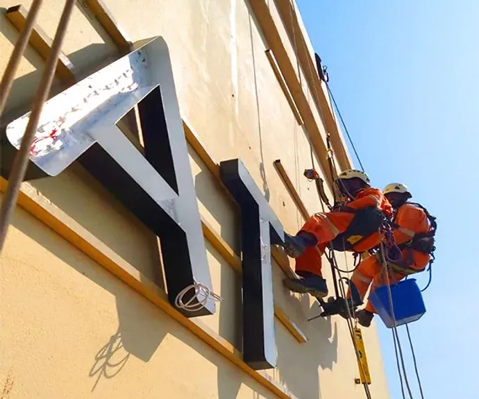 Instalação e Manutenção de Placas Publicitárias